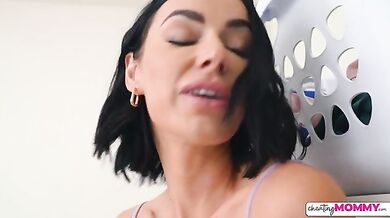 My Friends Sexy Stepmom - S1:E2