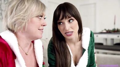 Swapping Moms For Christmas - S1:E8