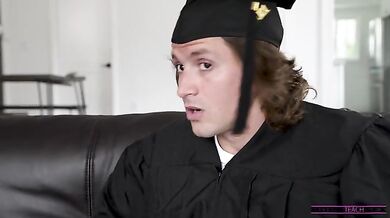 Stepsons Graduation Day - S16:E1