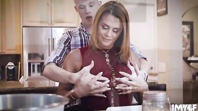 Stepson Jimmy gets turned on on stepmom Juliett