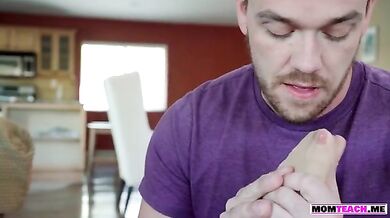 MILF stepmom invites her stepson to eat out her pussy