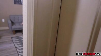 Nerdy stepson helped his horny MILF stepmom to enjoy