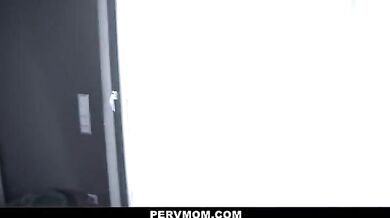 Hot Stepmom Vickie Brown Fucks Stepsons Bully