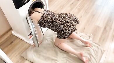 Fucking My Big-Ass Stepmom Stuck in the Washing Machine