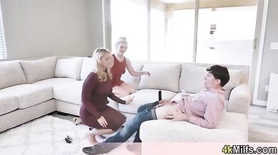 Acrobatic blowjob lessons with Lisey Sweet and busty stepmom